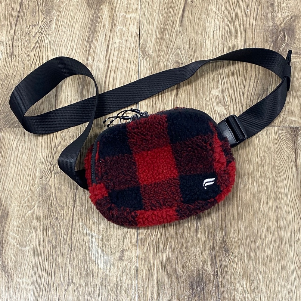 Fabletics The Belt Bag Teddy Large Holly Berry in Buffalo Check OS